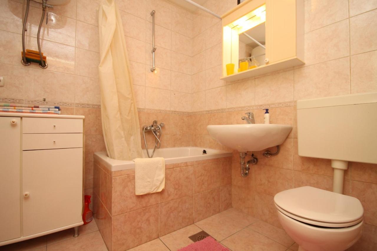 Apartments And Rooms With Parking Space Tucepi, Makarska - 6901 Екстериор снимка